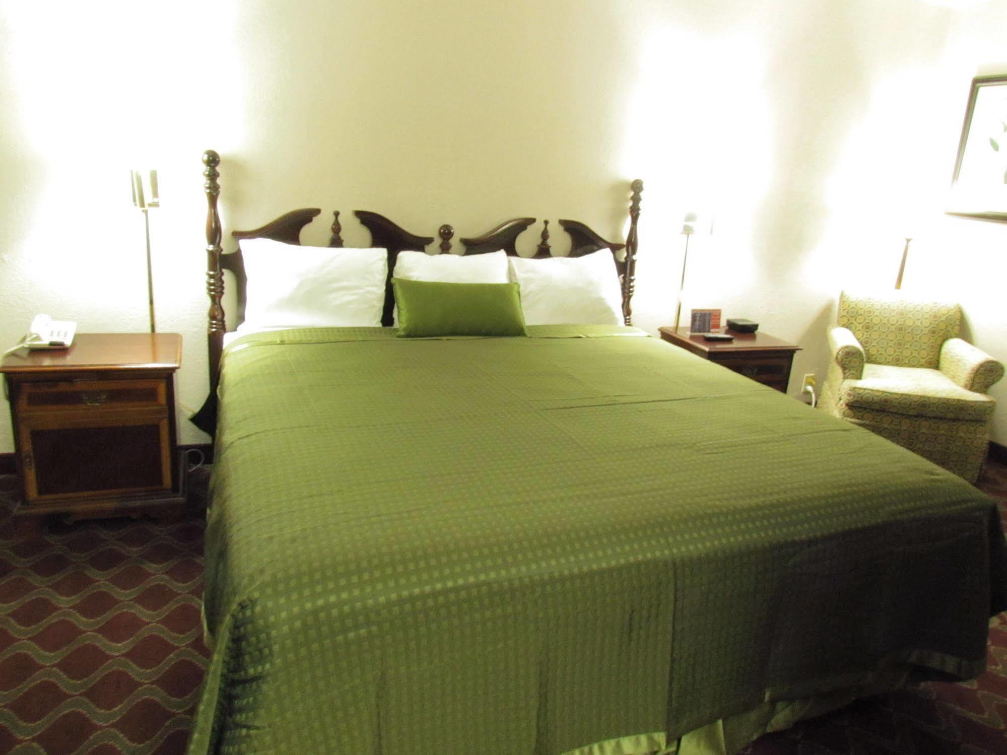 Days Inn & Suites By Wyndham Springfield Oh Extérieur photo