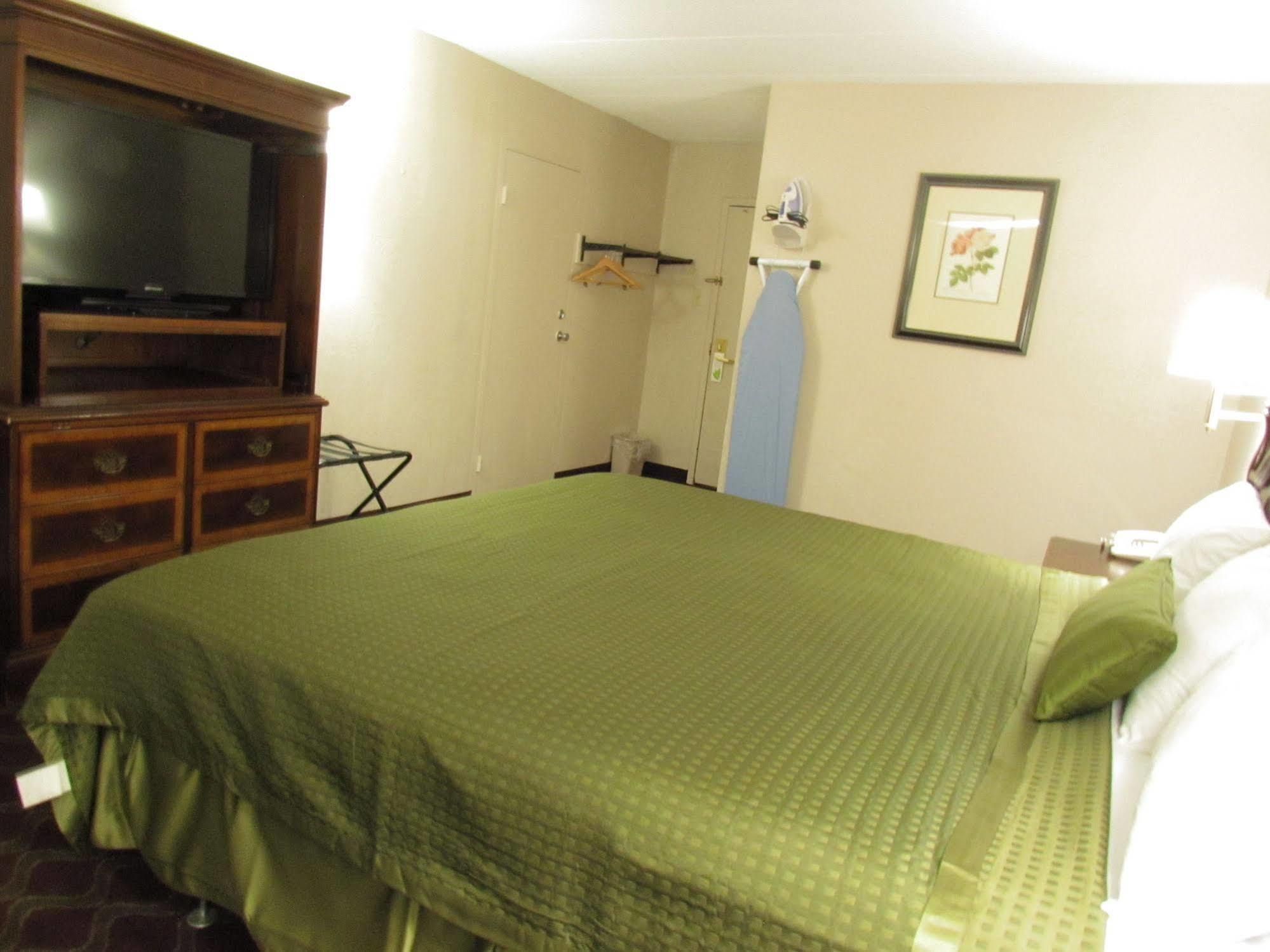 Days Inn & Suites By Wyndham Springfield Oh Extérieur photo