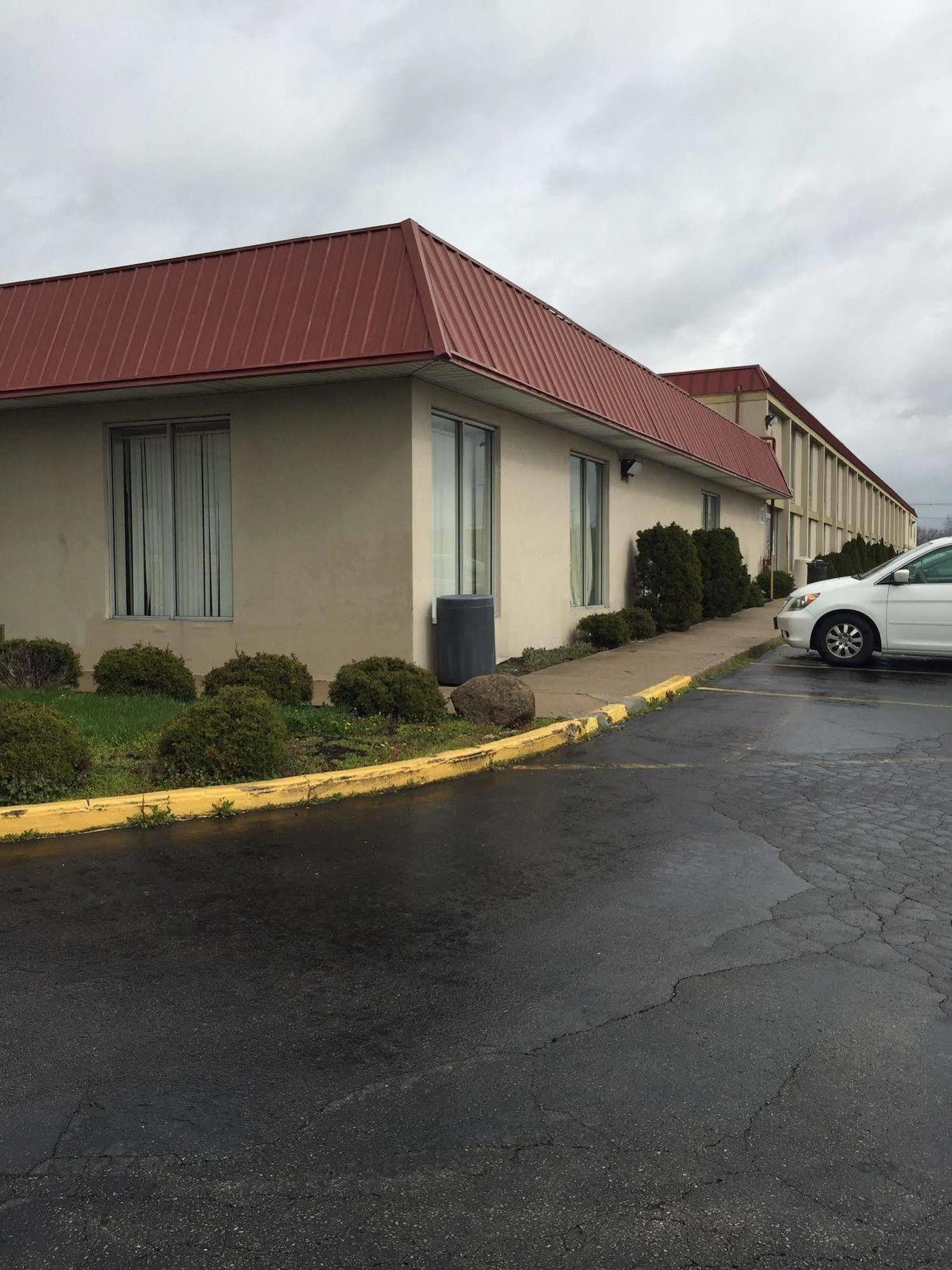 Days Inn & Suites By Wyndham Springfield Oh Extérieur photo